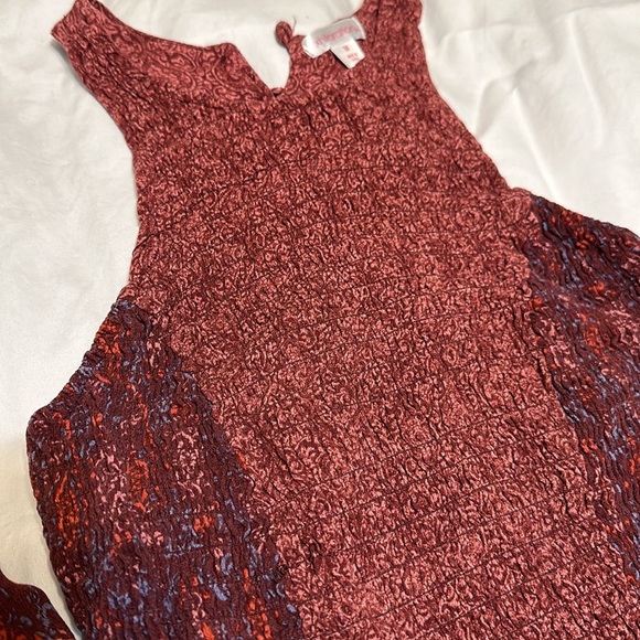 maroon patterned sleeveless dress - Picture 3 of 5